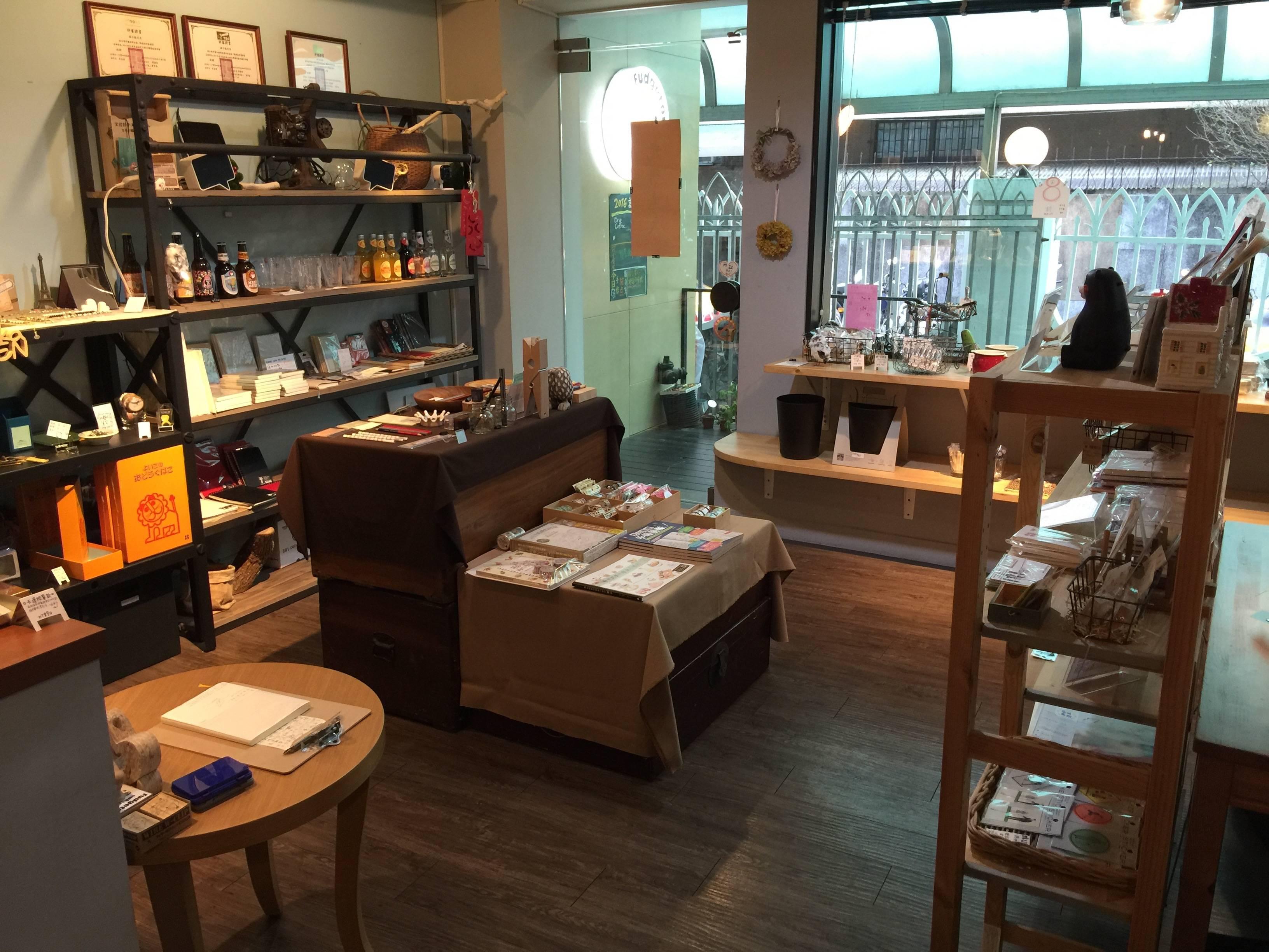 台灣政府與企業長期以來的倒果為因，造就了當今台灣的文化創意產業氾濫化、速成化、了無新意的現象。否則短視近利與追求速成、立即見效的惡性循環，正讓台灣的⽂創產業加速貶值。我們必須知道，「文化」或是「創意」這種東西，從來就不是在短時間內就可以被發展起來的。