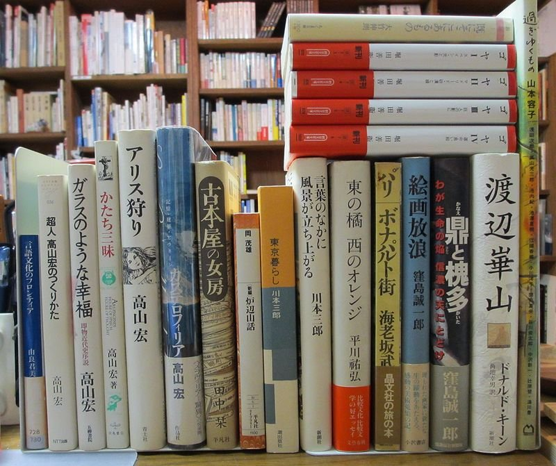 有些書在某個時間點若錯過了，可能就再也找不到了，也許是因為書名過眼即忘，也可能是出版社不再刷了，也可能就忘了有這麼一回事。雖然不是說舊的東西就比較好，但我算是個念舊的人，除了書籍本身的價值之外，那份藏在頁與頁之間、關於閱讀的回憶更是無價。